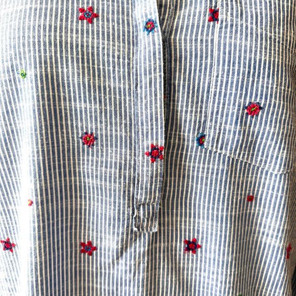 GAP Women's Blue Cotton Chambray Stripe Top Embroidery Long Sleeve Sz L - Picture 3 of 9